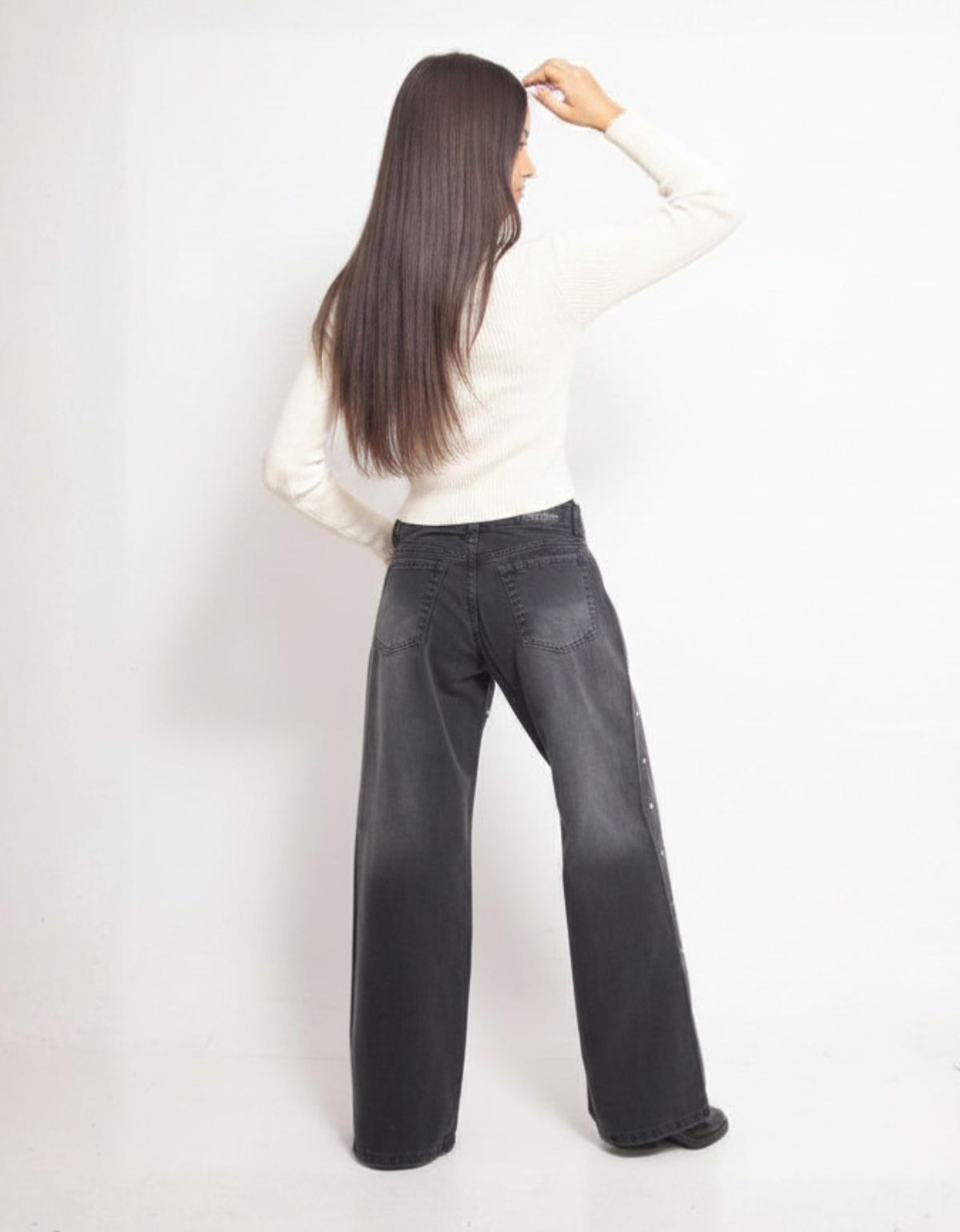 23 ART 769 WIDE LEG GRIS CON TACHAS