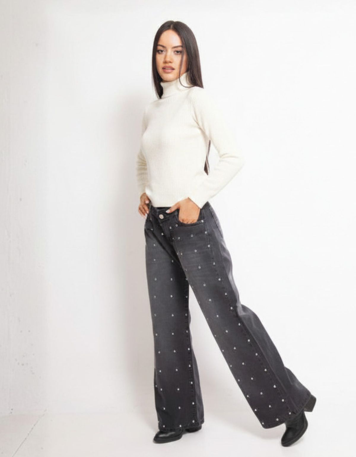 24 ART 769 WIDE LEG GRIS CON TACHAS